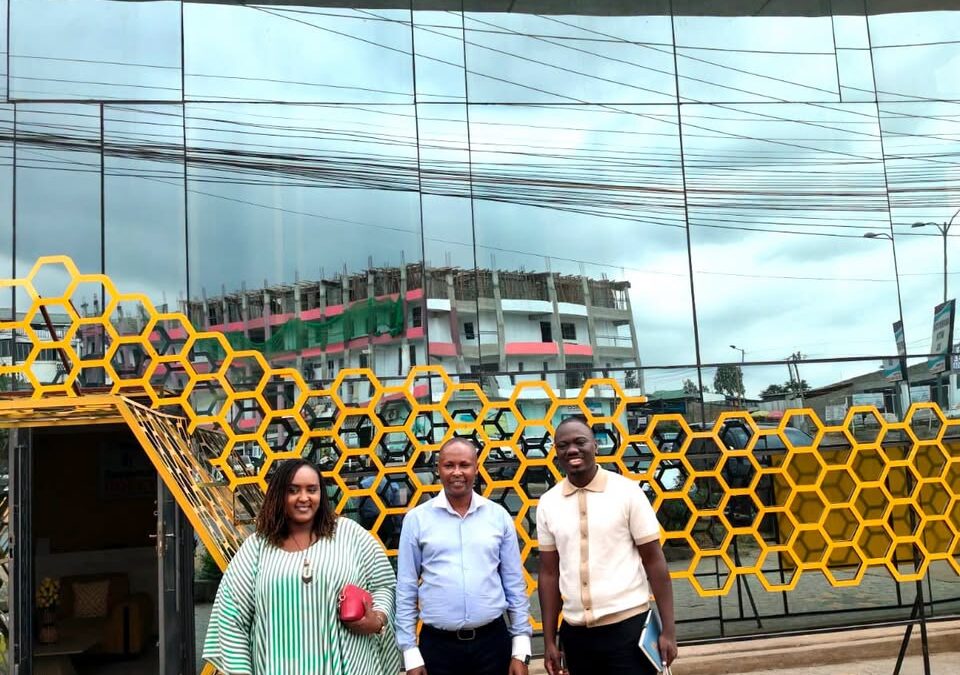 EDDIE BUTITA VISITS SAVANNAH HONEY, CALLS ON YOUNG KENYANS TO EMBRACE BEEKEEPING